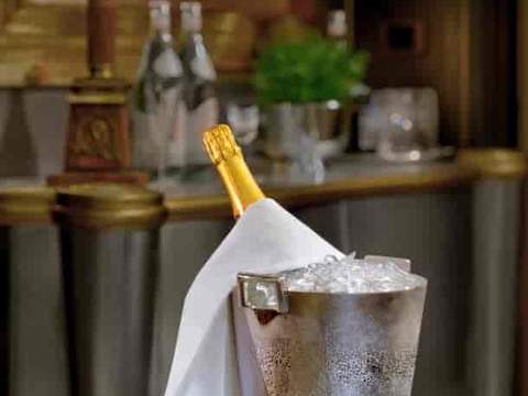 Holland America Pinnacle Suite — suite Holland America Pinnacle Suite — suite