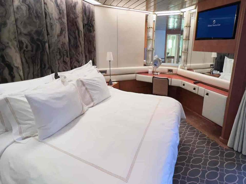 Holland America Pinnacle Suite — suite