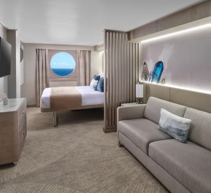Norwegian Aura Large Oceanview with Round Window (OA) cabin