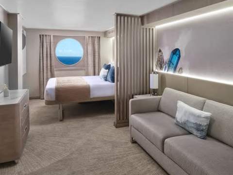 Norwegian Aura Large Oceanview with Round Window (OA) cabin