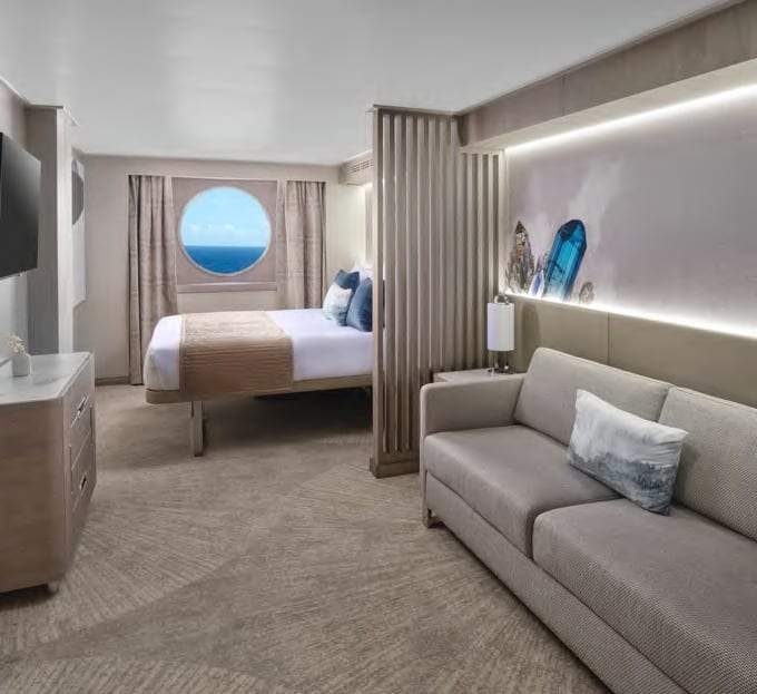 Norwegian Aura Large Oceanview with Round Window (OA) cabin
