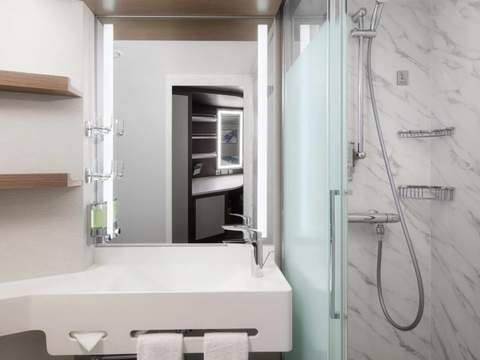 Representative photo: Norwegian Jewel Solo Oceanview bathroom