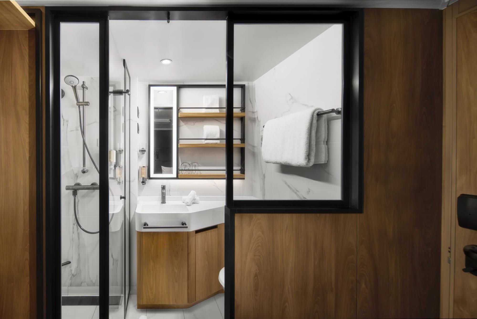 Norwegian Viva Solo Studio (T1) bathroom