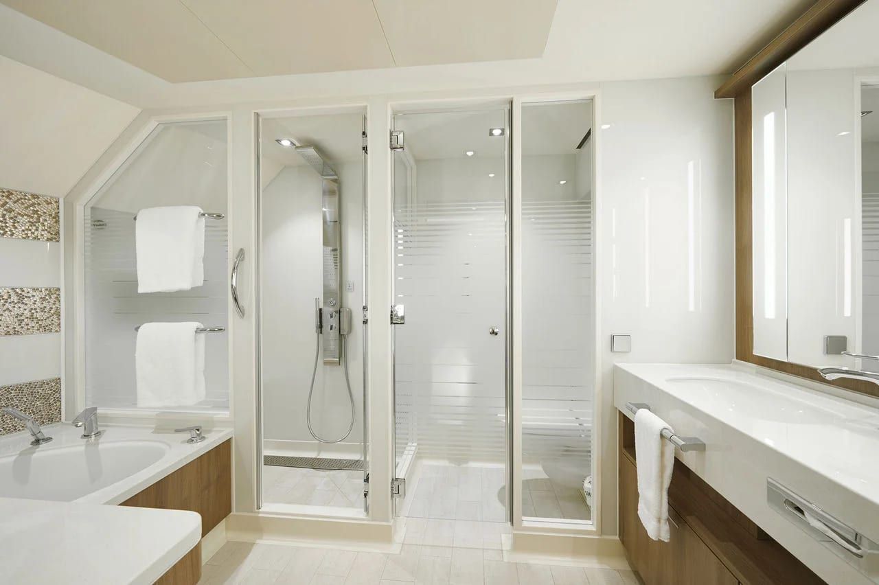 Norwegian Bliss The Haven Forward-Facing Penthouse with Balcony (HG) bathroom