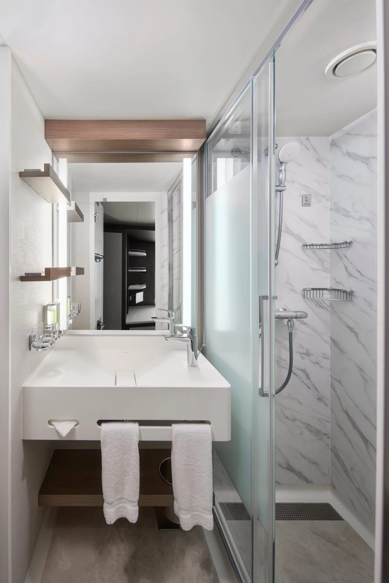 Representative photo: Norwegian Pearl Balcony bathroom