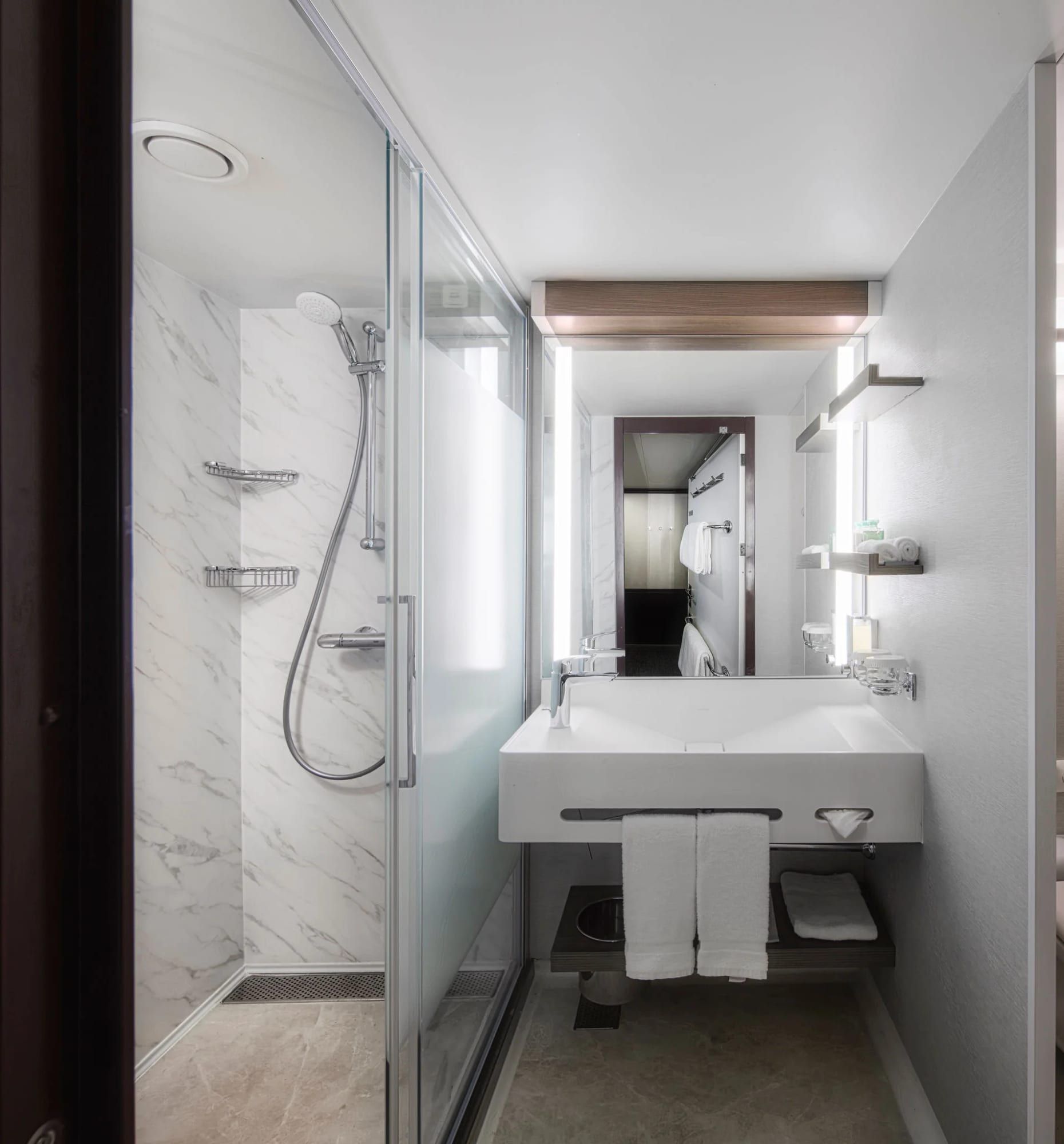 Norwegian Jewel Forward-Facing Deluxe Penthouse with Large Balcony (SD) bathroom