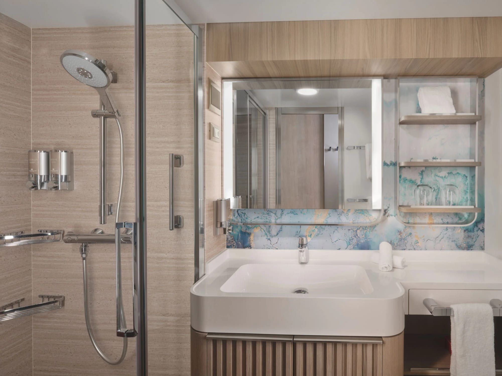 Norwegian Viva Family Balcony (B4) bathroom