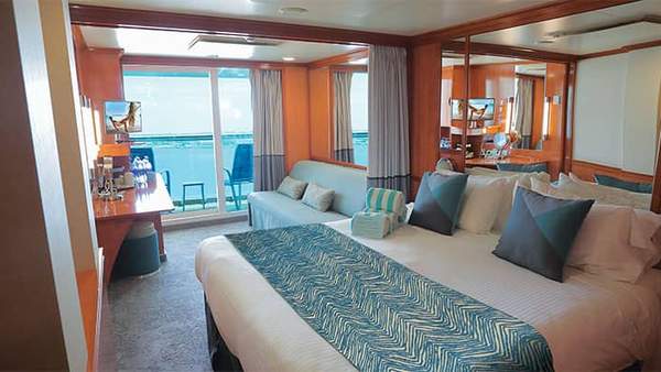 Norwegian Gem Club Balcony Suite (MA) cabin