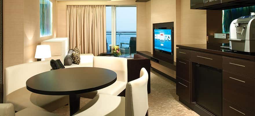 Norwegian Getaway The Haven Aft-Facing Penthouse with Master Bedroom & Large Balcony (H7) dining area