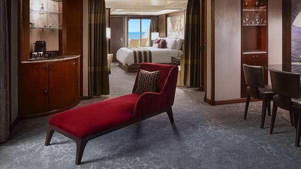 Norwegian Jewel The Haven Deluxe Owner's Suite with Balcony (H3) living area