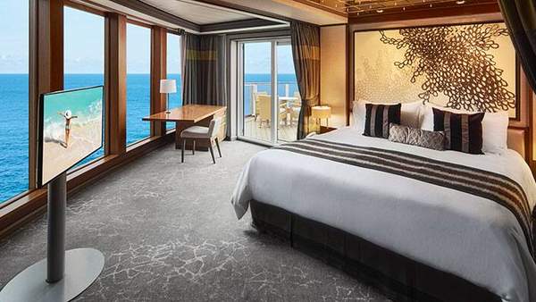 Norwegian Jewel The Haven Deluxe Owner's Suite with Large Balcony (H2) bedroom