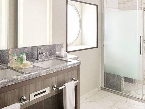 Norwegian Jewel The Haven Owner's Suite with Large Balcony (H4) bathroom