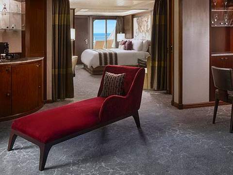Norwegian Jewel The Haven Owner's Suite with Large Balcony (H4) living area