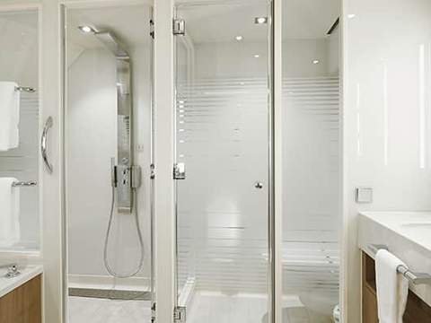 Sweeping views, superb service. Sweeping views, superb service.