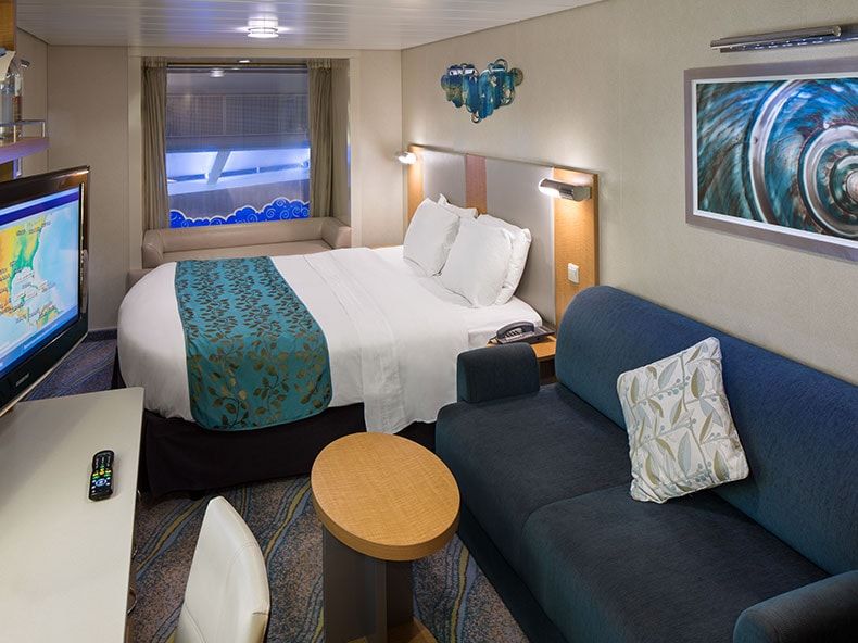 Allure of the Seas Promenade View Interior (2T) cabin, photo 1 of 3