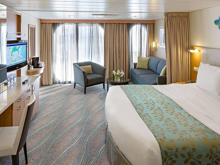 Allure of the Seas Junior Suite (J3) cabin, photo 1 of 5