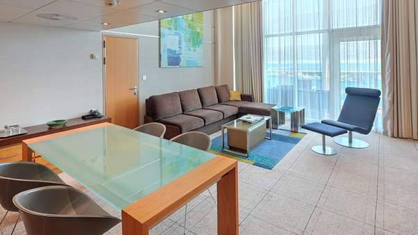 Allure of the Seas Star Loft Suite (TL) dining area