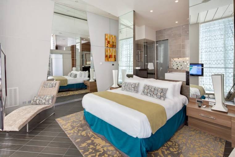 Allure of the Seas Owner's Panoramic Suite - 1 Bedroom (OP) bedroom