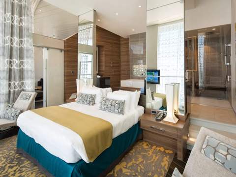 Allure of the Seas Grand Panoramic Suite -1 Bedroom (GP) bedroom