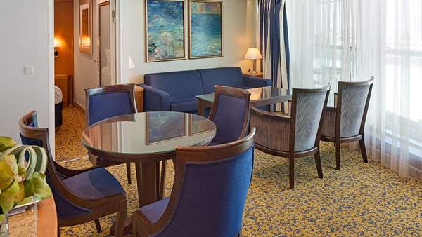 Brilliance of the Seas Grand Suite - 2 Bedroom (GT) dining area