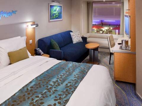 Freedom of the Seas Promenade View Interior (2T) cabin, photo 2 of 3