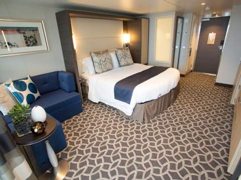 Oasis of the Seas Junior Suite (J4) cabin, photo 4 of 4