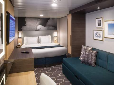 Legend of the Seas Spacious Interior (R4) cabin, photo 3 of 3