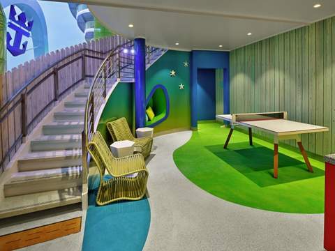 Legend of the Seas Ultimate Family Townhouse (UL) living area, photo 8 of 13