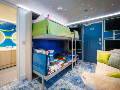 Legend of the Seas Ultimate Family Townhouse (UL) bedroom, photo 3 of 4