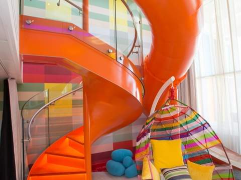 Symphony of the Seas Ultimate Family Suite (US) living area, photo 4 of 7