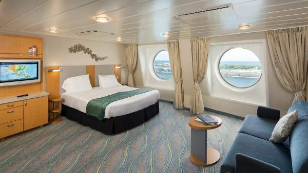 Jewel of the Seas Ocean View Suite - 2 Bedroom (No Balcony) (VT) bedroom
