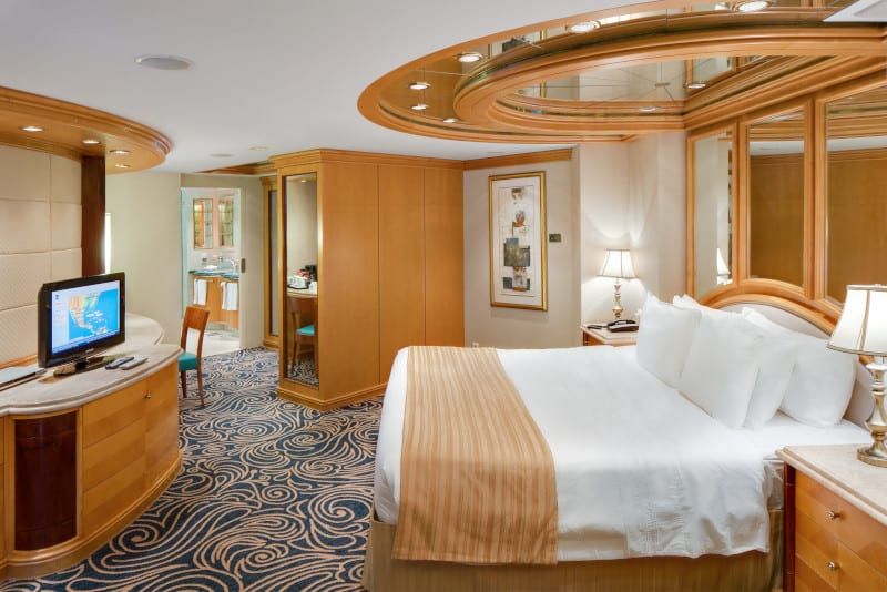 Enchantment of the Seas Royal Suite - 1 Bedroom (RS) bedroom, photo 3 of 3