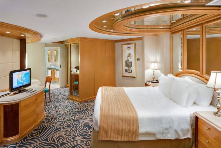 Enchantment of the Seas Royal Suite - 1 Bedroom (RS) bedroom, photo 3 of 3