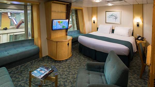 Freedom of the Seas Spacious Promenade View interior (1Q) cabin, photo 1 of 3