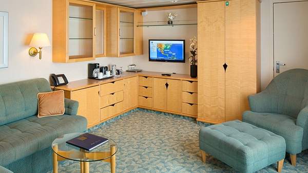 Freedom of the Seas Grand Suite - 2 Bedroom (GT) living area, photo 1 of 2