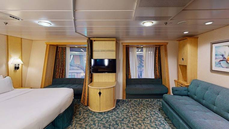 Freedom of the Seas Spacious Promenade View interior (1Q) cabin, photo 3 of 3