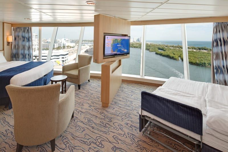 Freedom of the Seas Ocean View Panoramic Suite (No Balcony) (VP) bedroom