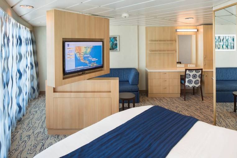 Freedom of the Seas Spacious Panoramic Ocean View (1L) cabin, photo 4 of 4