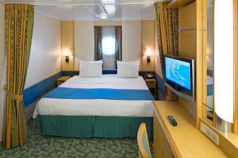 Freedom of the Seas Ocean View (2N) cabin, photo 4 of 4