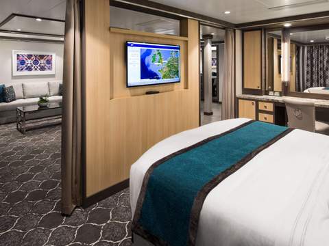 Harmony of the Seas Owner's Suite - 1 Bedroom (OS) bedroom