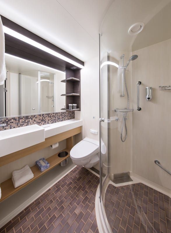 Harmony of the Seas Central Park View Balcony (1J) bathroom