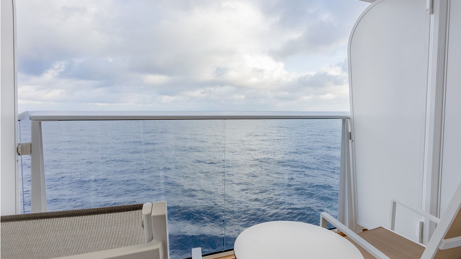 Hero of the Seas Ocean View Balcony (D3) balcony