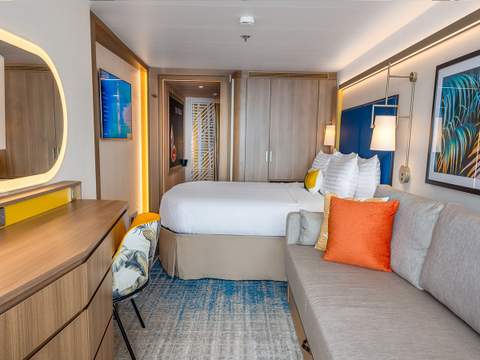 Legend of the Seas Family Infinite Ocean View Balcony (IB) cabin, photo 3 of 5 Legend of the Seas Family Infinite Ocean View Balcony (IB) cabin, photo 3 of 5