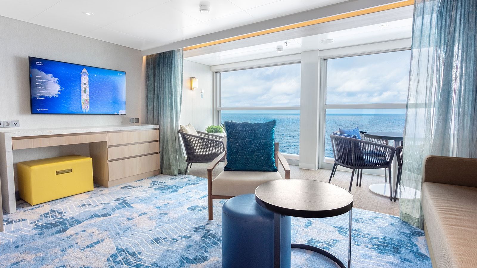 Hero of the Seas Infinite Grand Suite (IG) living area