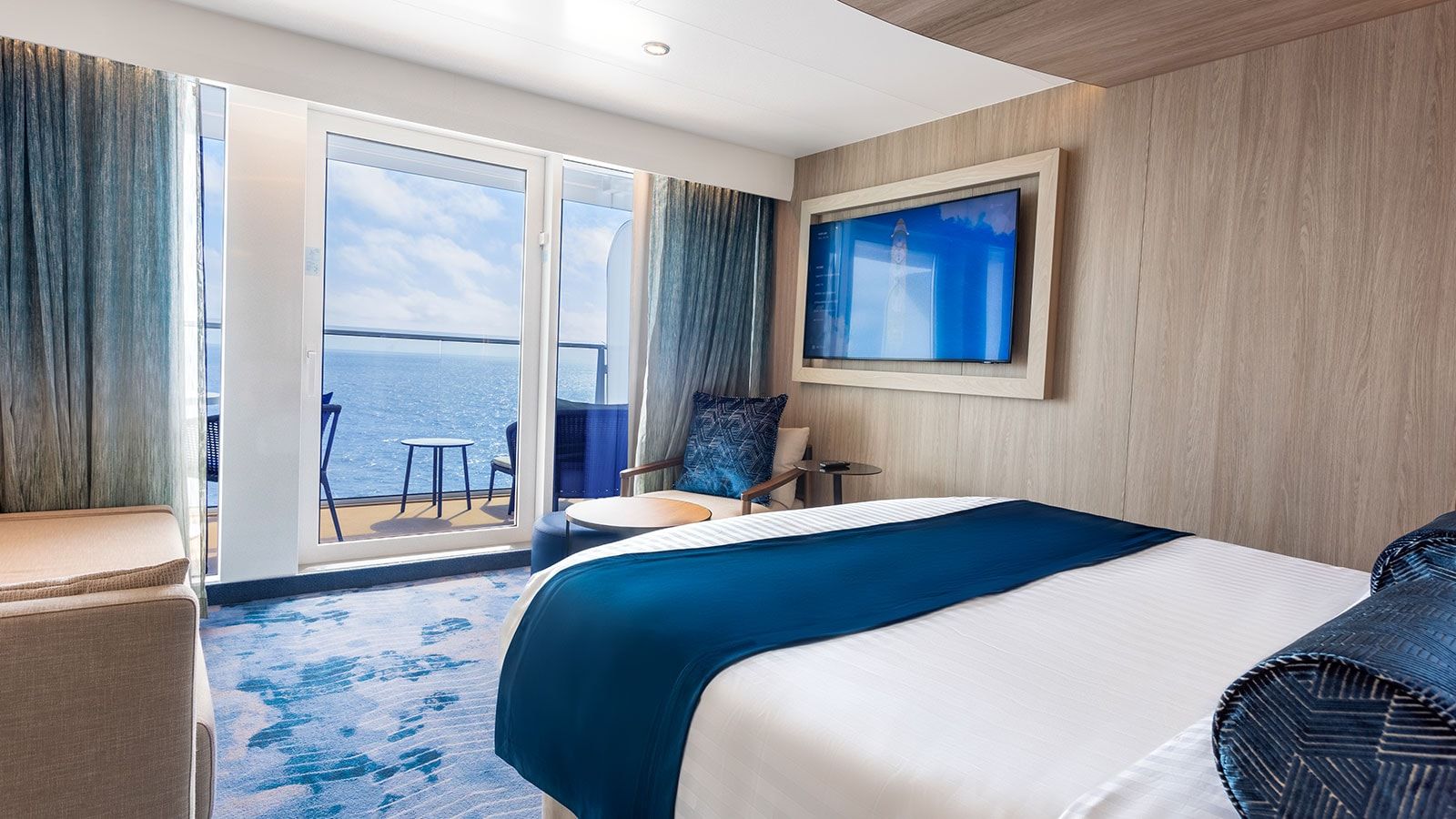 Hero of the Seas Junior Suite (JS) cabin, photo 2 of 5