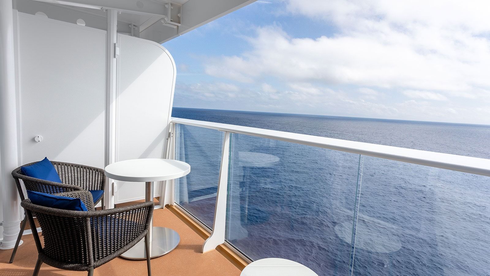 Hero of the Seas Junior Suite (JS) balcony