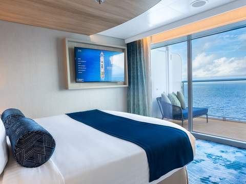 Hero of the Seas Owner's Suite (OS) bedroom
