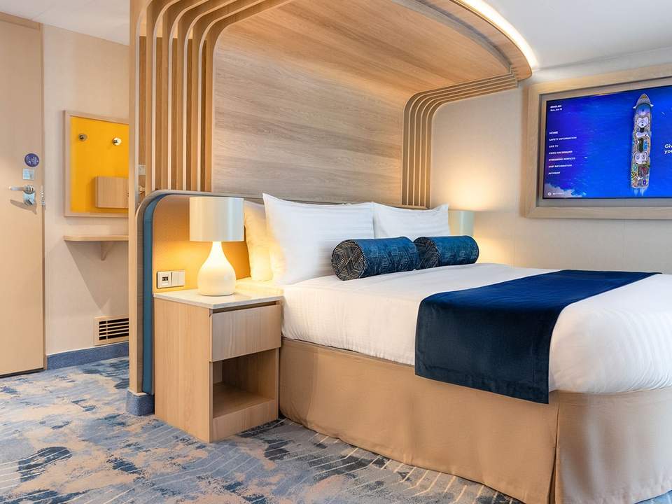 Legend of the Seas Surfside Family Suite (SF) cabin, photo 1 of 7