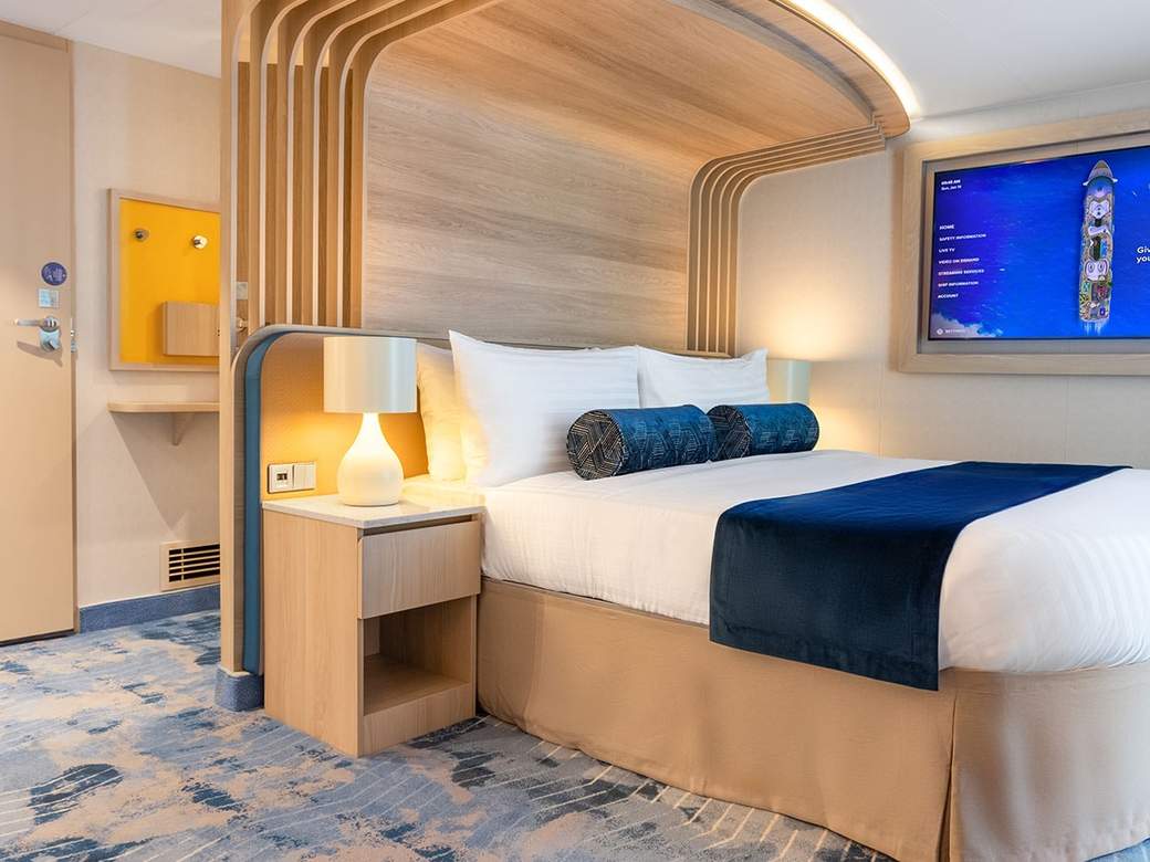 Legend of the Seas Surfside Family Suite (SF) cabin, photo 1 of 7
