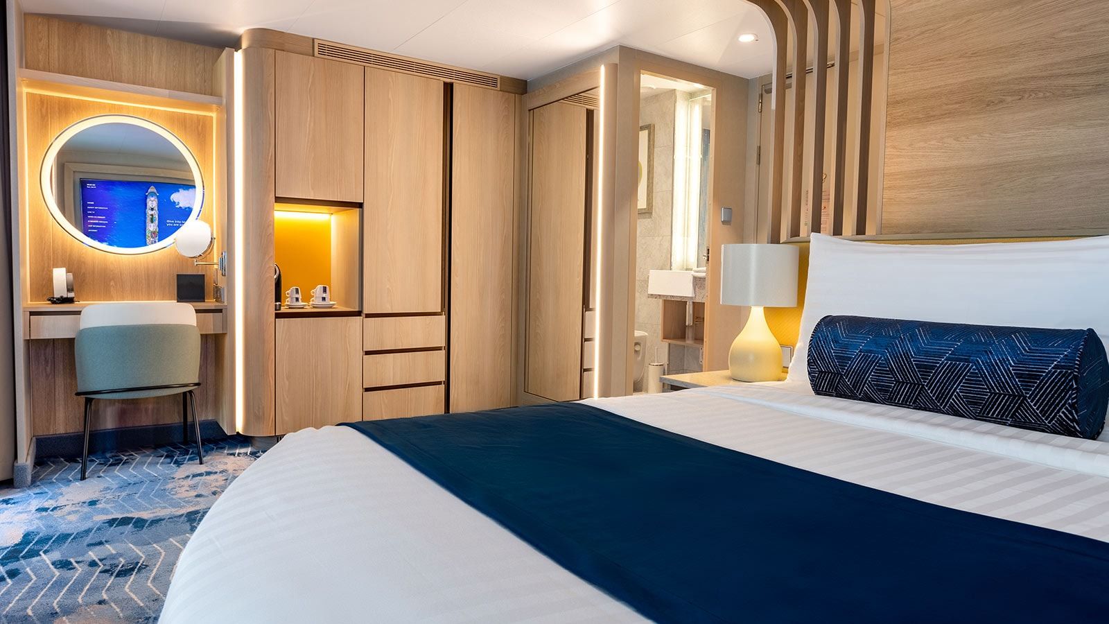 Hero of the Seas Surfside Family Suite (SF) cabin, photo 6 of 7